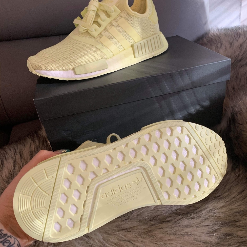 ❤️RESTOCK ❤ ADIDAS NMD_R1 YELLOW TINT OMBRE SHOES - Picture 7 of 12